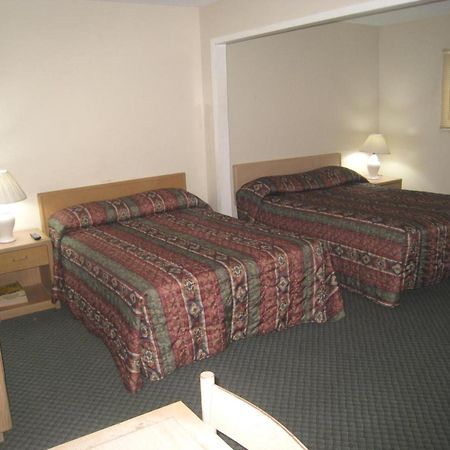 Beach Grove Motel Тсовассен Экстерьер фото