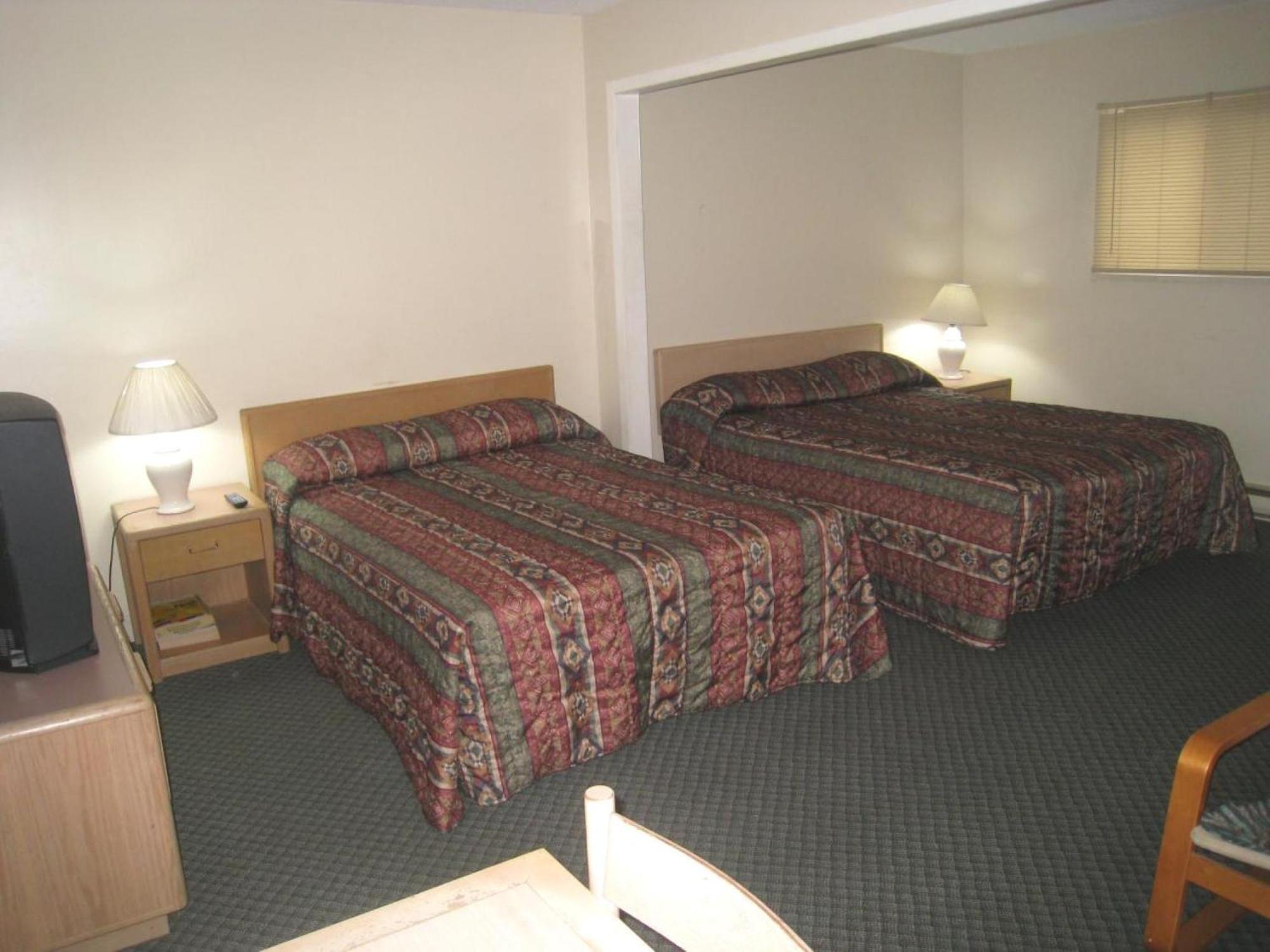 Beach Grove Motel Тсовассен Экстерьер фото